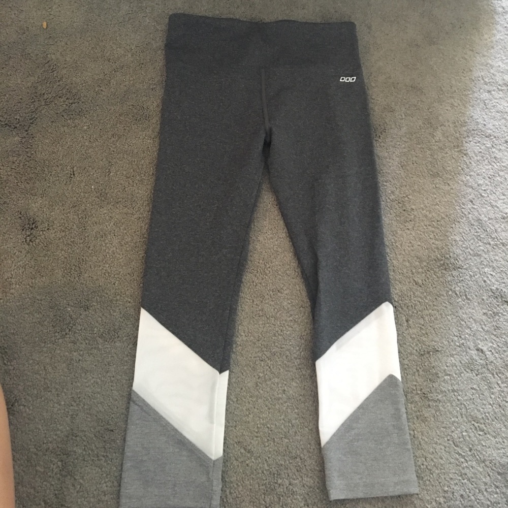Lorna Jane size small cropped leggings